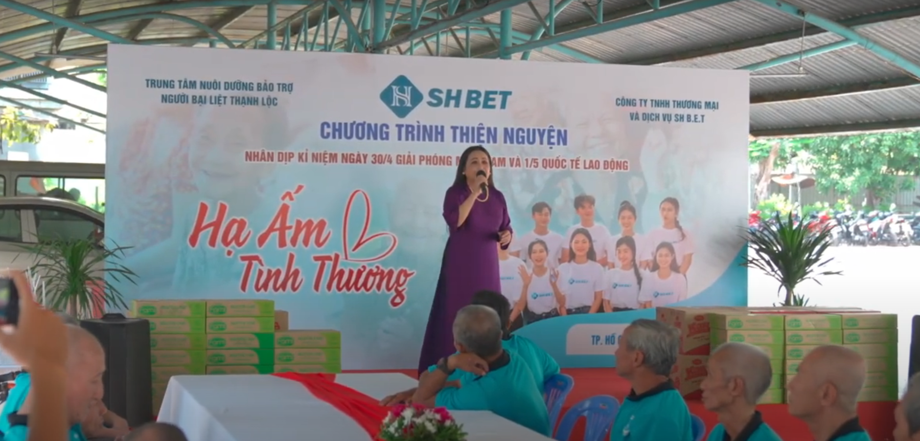 Hạ Ấm Tình Thương